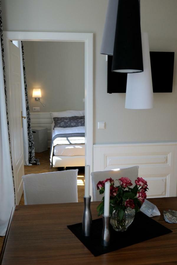 לנדאו אין דר פאלץ Apart-Hotel Heiligenthaler Hof מראה חיצוני תמונה